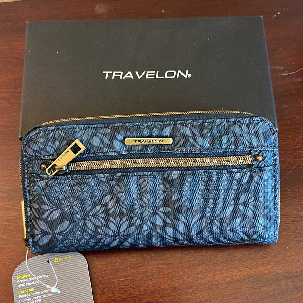 Travelon Wallet